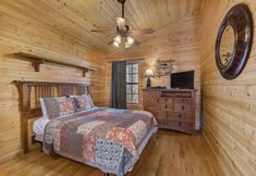 Others 6 Woodland Wonder w/ Hot Tub and Pool Table!