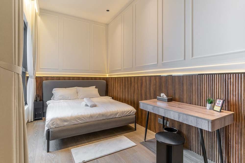 Khách sạn The Rixx Lavish Apartment - Khách sạn 3 sao Quận 1