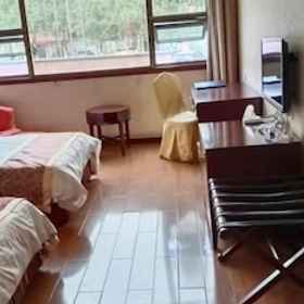 Room 1 Sanhu Holiday Hotel, Tongshan Xian Hotels