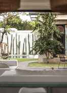 Ruang tamu Luxury Beachside Villa Modern in Canggu