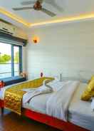 Primary image Premium Houseboat