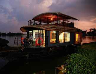 Others 2 Premium Houseboat