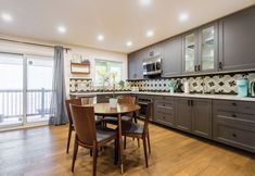 Others 6 Cheerful 3 bedroom w/ indoor fireplace in Toronto - 02 free parking