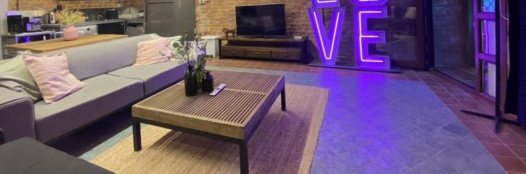 Others Centrally Located Historical Flat in Beyoglu