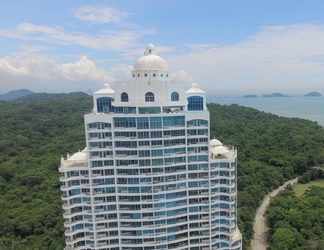 Others 2 06E Floor to Ceiling Oceanview Resort Panama