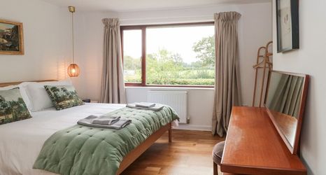 Lain-lain 2 Orchard End