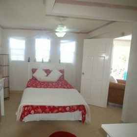 Primary image 1 อพาร์ทเมนท์สวยงามตรงข้ามถนนจากชายหาด, โรงแรม & ที่พัก สถานทูตสหรัฐอเมริกา