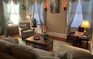 Lainnya 4 1 Br Private Victorian Apt in Convenient City Location on 5 Acre, Sleeps 4