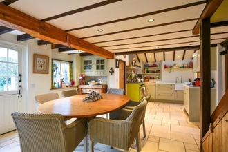 Lain-lain 4 Lovely 4-bed House in Village of Sandhurst