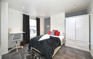 Lain-lain 3 Impeccable 4-bed House in Brixton, London