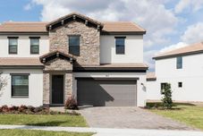 其他 4 Bedroom Pool Home With Water View