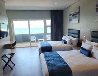 อื่นๆ 2 12 Oceans Hotel and Conference Centre