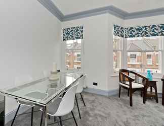 Others 2 Stylish one Bedroom Flat Near Kew Gardens by Underthedoormat