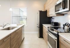 其他 4 3 Bedroom Two Story Pool Home