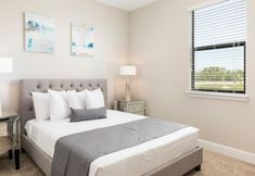 其他 3 3 Bedroom Two Story Pool Home