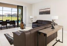 其他 5 3 Bedroom Two Story Pool Home