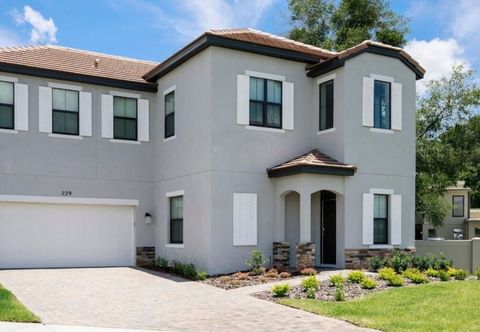 其他 3 Bedroom Two Story Pool Home