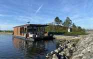 Lainnya 4 Romantic Luxury Eco-friendly River Front Houseboat