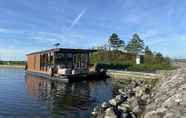 อื่นๆ 4 Romantic Luxury Eco-friendly River Front Houseboat