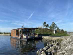 อื่นๆ 4 Romantic Luxury Eco-friendly River Front Houseboat