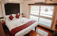 Lainnya 6 Honeymoon Houseboat