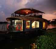 Khác 2 Honeymoon Houseboat