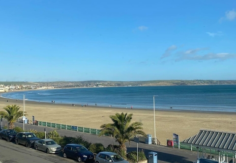 Others Stunning sea Views From Apartment in Weymouth