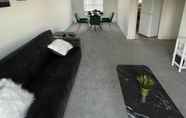 Lainnya 4 Stylish 2 bed Apt - Free Parking