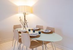 Others 4 Fab 2br just 3 blocks from Market Square