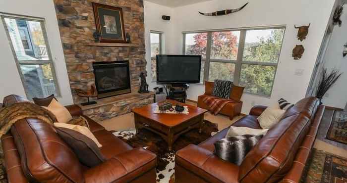 Others Seven Springs Woodridge 4 Bedroom Premium Condo, Mountain Views and Sleeps 10! 4 Condo by Redawning