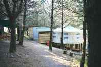 Lainnya Mushroom Yurt set in 4 Acres of Woodland and Lakes