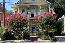 อื่นๆ 508 Ash Street - Main House 3 Bedroom Home