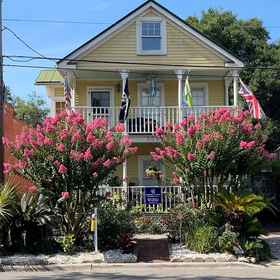 Primary image1508 Ash Street - Main House 3 Bedroom Home,纳苏县飯店