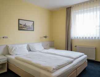 Others 2 Point Hotel Apartments & Rooms