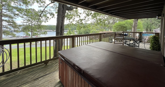 อื่นๆ Mountain Harbor Lodge Cottage on Lake Ouachita by Redawning