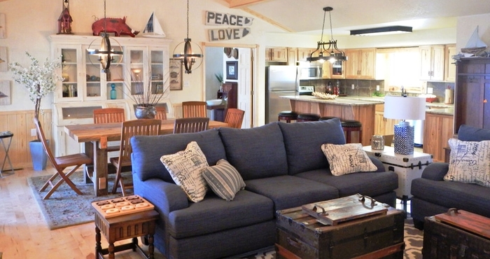 อื่นๆ Lake View Three Bedroom, Three Bath Cottage With Private hot tub Overlooking Lake Ouachita. by Redawning