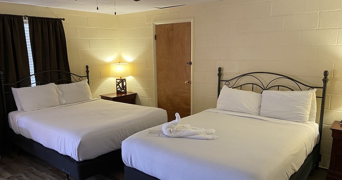 อื่นๆ Queen Guest Room Located at the Joplin Inn at the Entrance to Mountain Harbor,, Just 2 1/2 Miles From Lake Ouachita. by Redawning