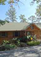 Imej utama Luxury Three Bedroom, Three Bath Cottage With hot Overlooking Lake Ouachita. by Redawning