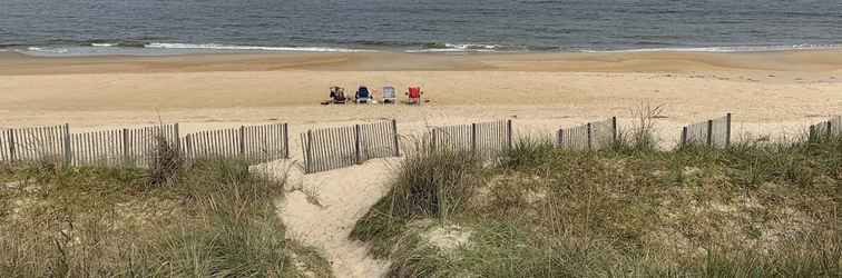 Others Pink Flamingo At The Beach 2 Bedroom Cottage by Redawning