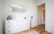Others 3 Leslieville Cozy & Bright Apt in Trendy Beaches