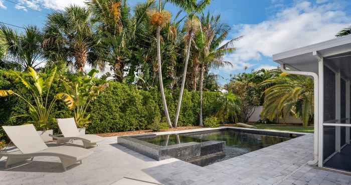 อื่นๆ Miami Vibe, Sleek, Elegant, W/ Pool & Hot Tub, 4 Bd, 2 Bath Close To Beach 1631 Ne 59pl. 4 Bedroom Home by Redawning