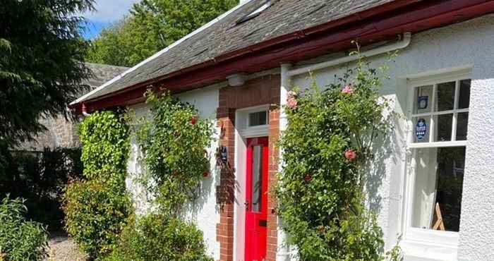 Others Gorgeous Comrie Cottage, hot tub & Mountain Views