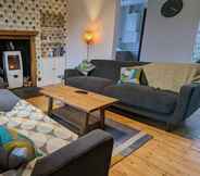 Others 7 Gorgeous Comrie Cottage, hot tub & Mountain Views