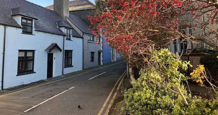 Others Traditional Cottage- Beams, Log Burner & Sea Views