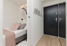 기타 5 Emilii Plater Apartment by Renters