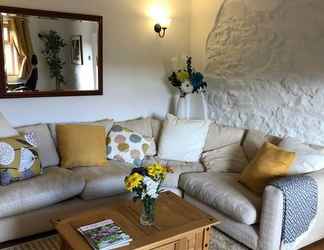 Others 2 Tranquil 3-bed Cottage Near Lake Vrnwy