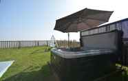 Others 4 Beach Front 3 Bed Cottage and Hot Tub Kessingland