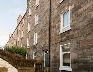 Others 2 427 Pleasant 1 Bedroom Apartment in Abbeyhill Colonies Near Holyrood Park