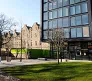 Khác 4 273 Stylish 2 Bedroom Apartment in the Quartermile Development - Offers Private Parking