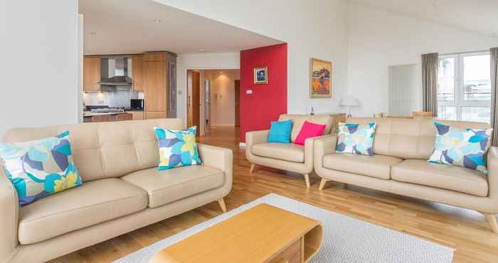 Others 403 Outstanding Penthouse in Vibrant Leith With Secure Parking